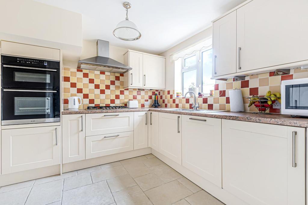 Fullerton Road, Byfleet, KT14 3 bed semidetached house £459,950