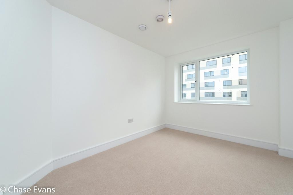 West Plaza, Town Lane, Stanwell TW19 2 bed apartment £1,235 pcm (£285 pw)