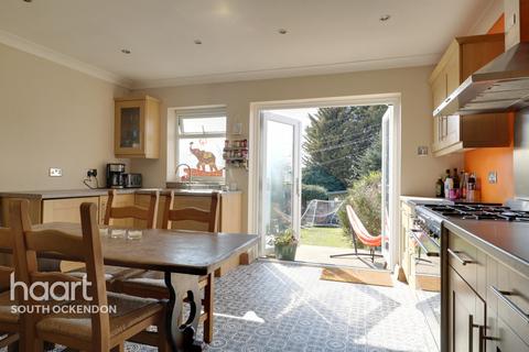 27 Blenheim Gardens, Aveley, South Ockendon, RM15 4EB