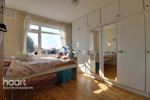 27 Blenheim Gardens, Aveley, South Ockendon, RM15 4EB