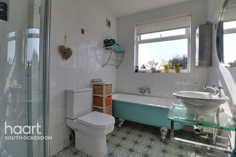 27 Blenheim Gardens, Aveley, South Ockendon, RM15 4EB