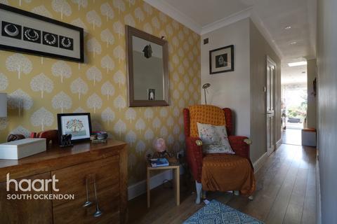 27 Blenheim Gardens, Aveley, South Ockendon, RM15 4EB