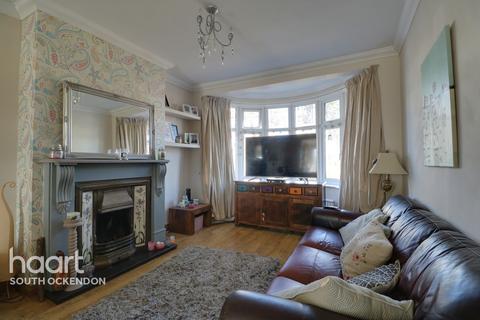 27 Blenheim Gardens, Aveley, South Ockendon, RM15 4EB