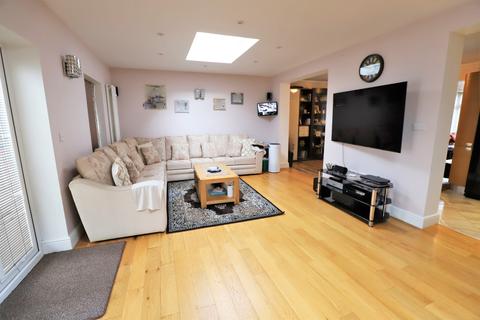 21 Queens Road, Hayes, UB3 2RY