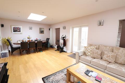 21 Queens Road, Hayes, UB3 2RY