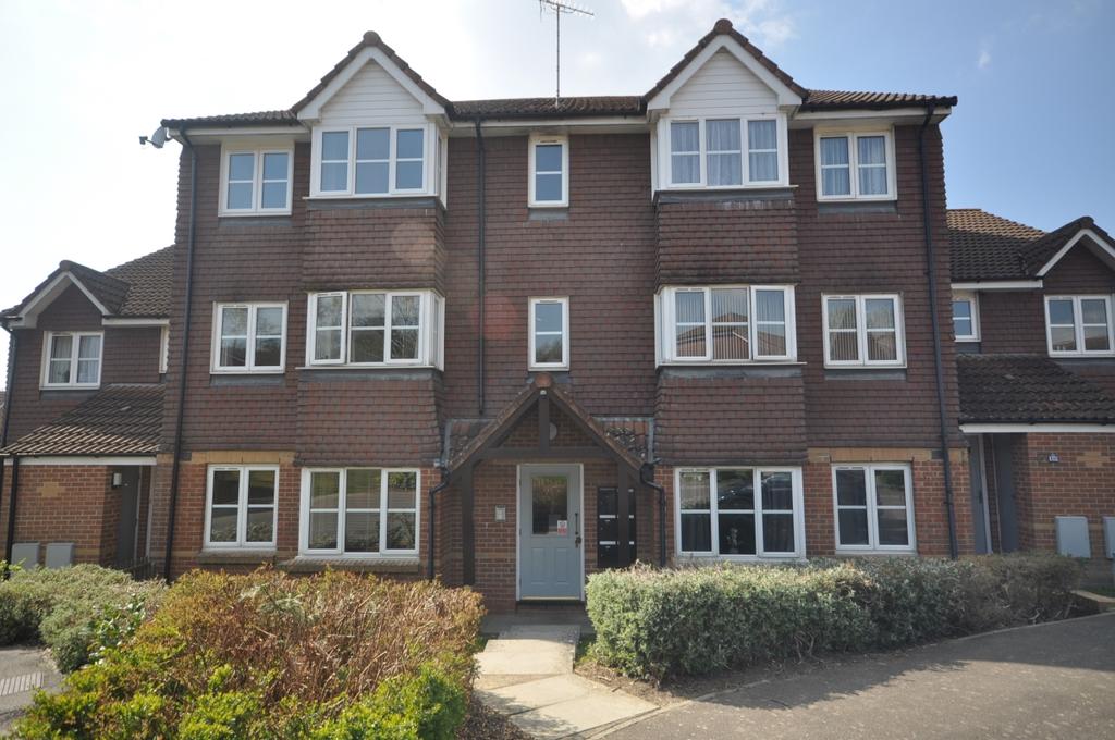 Bolton Road Maidenbower RH10 2 bed flat £1,100 pcm (£254 pw)