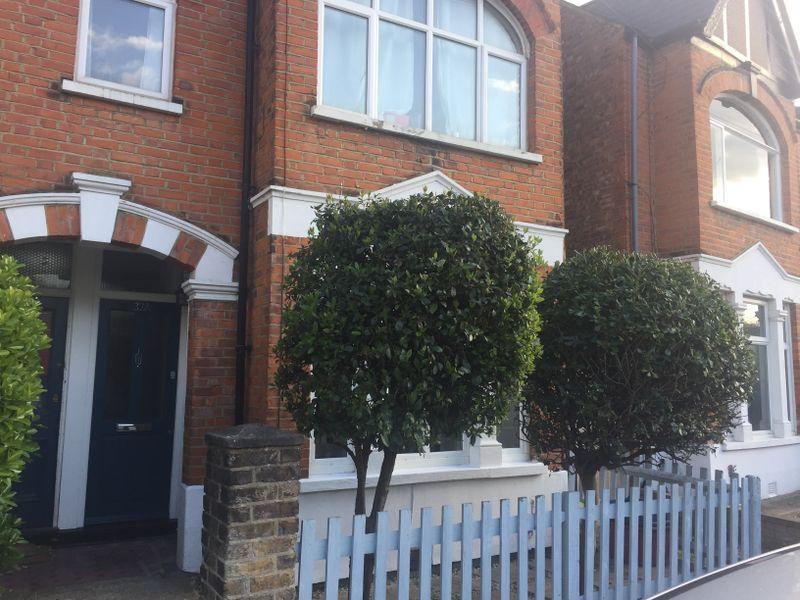 Argyle Avenue, Hounslow, TW3 2 bed £1,500 pcm (£346 pw)