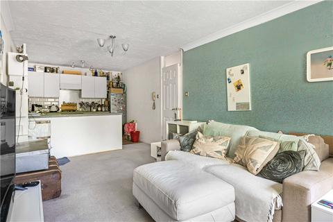 1 bedroom apartment for sale, Gresham Road, Staines-upon-Thames, Surrey, TW18