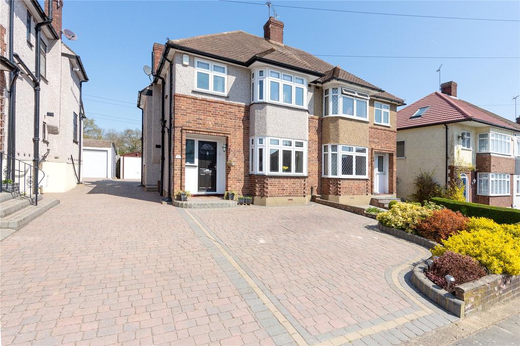 Severn Drive, Upminster, RM14 3 bed semidetached house £475,000