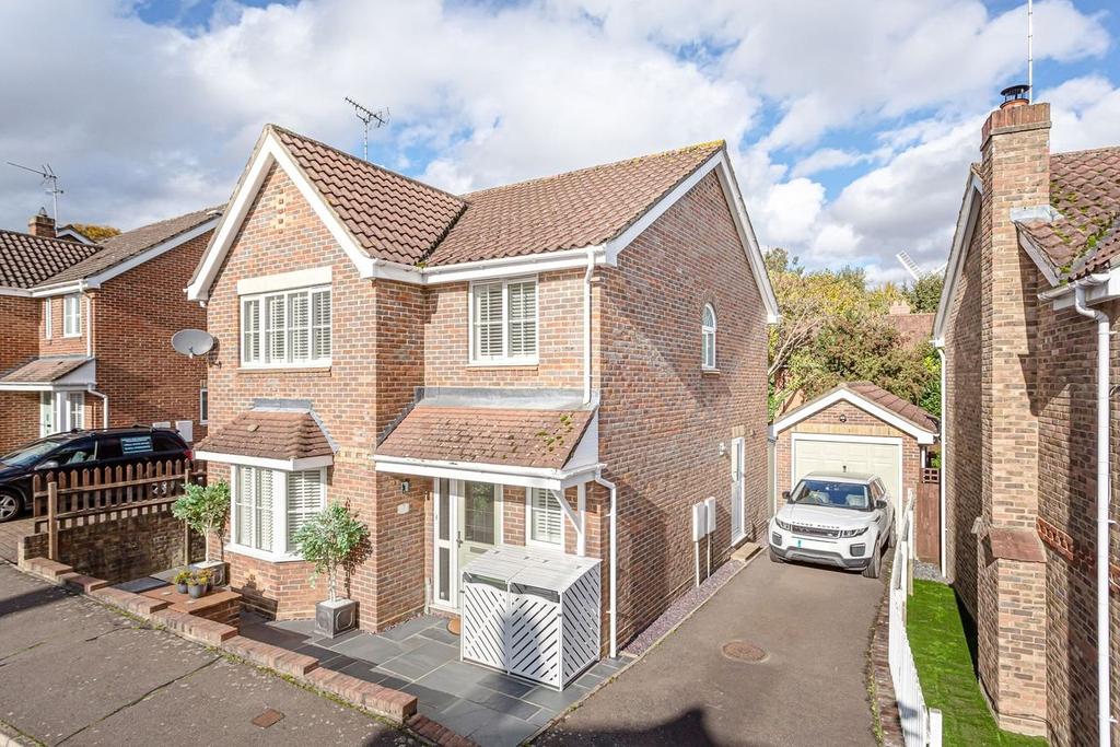 Old Bell Close, Stansted, CM24 4 bed detached house £495,000