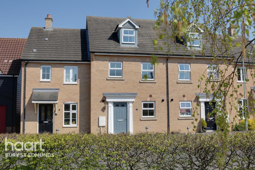 Sycamore Drive, Bury St Edmunds 3 bed townhouse £300,000