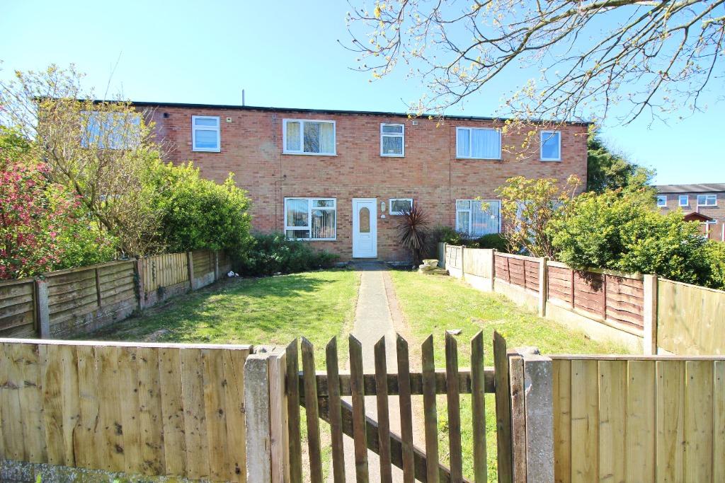 Janes Brook Road, Southport, PR8 3 bed terraced house £105,000