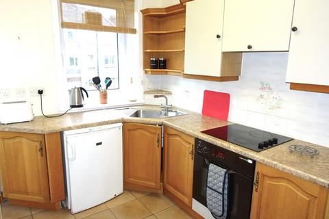 3 bedroom flat to rent, Willowbank Road, City Centre, Aberdeen, AB11