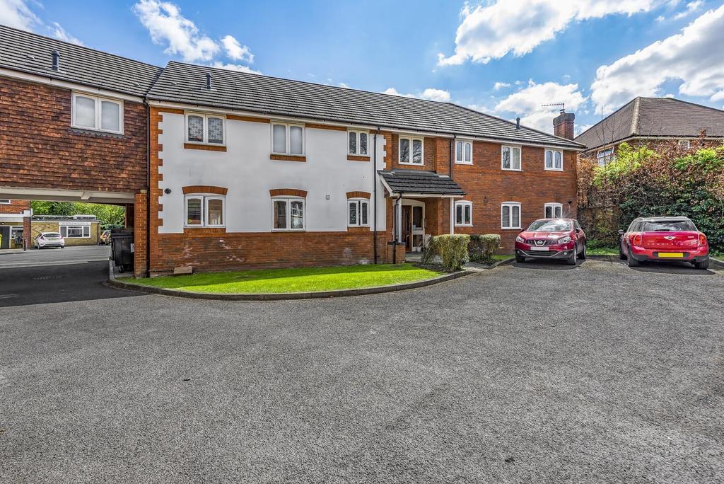 Kingsway, Woking, GU21 2 bed flat £264,500