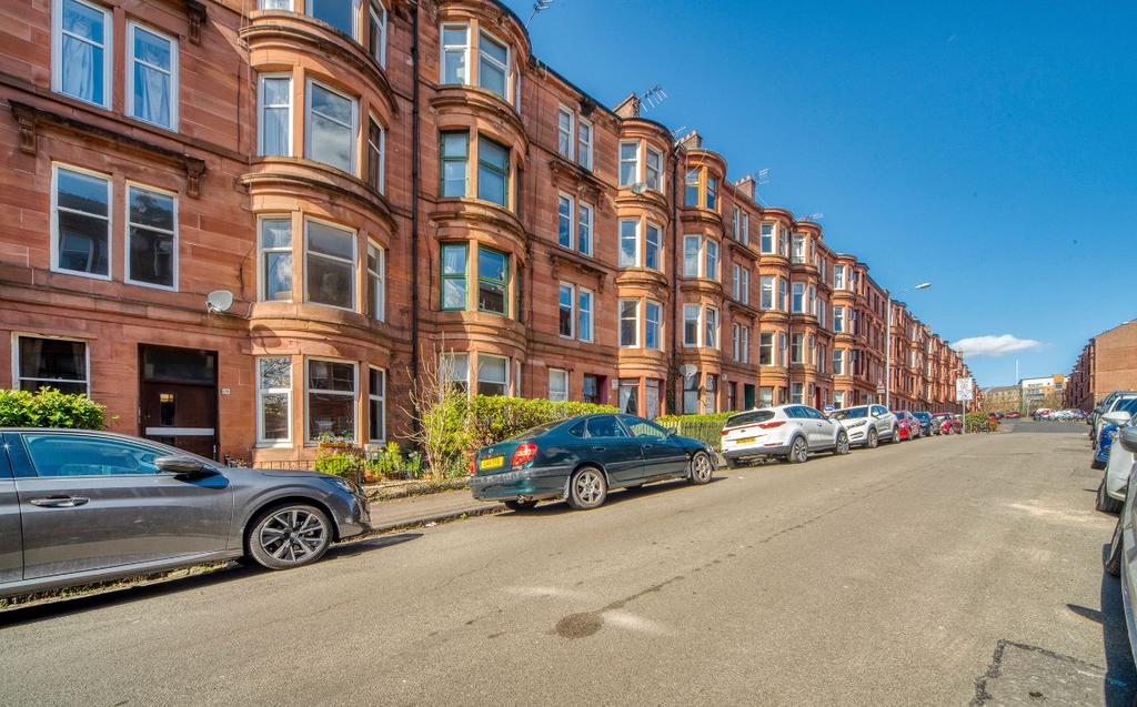 19 Lyndhurst Gardens, North... 1 bed apartment £190,000