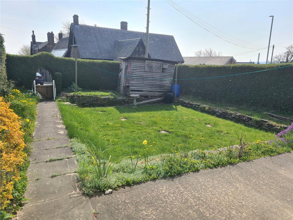 Staincliffe Hall Road, Batley, WF17 2 bed house £120,000