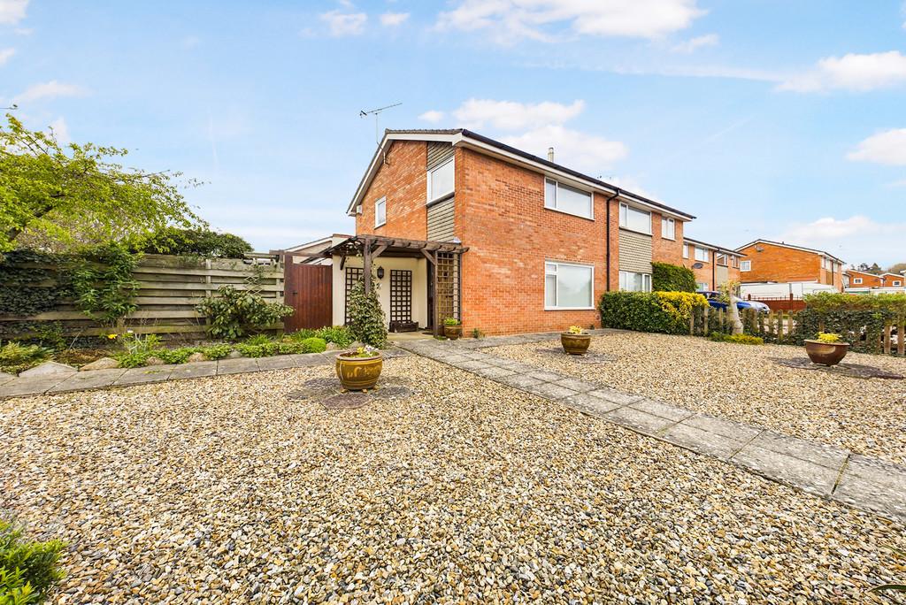 Tennyson Way, Thetford 3 bed semidetached house £220,000