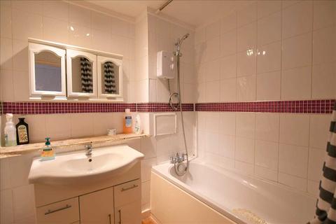Flat 32, Scott House Woolmer Road, London, N18 2JH