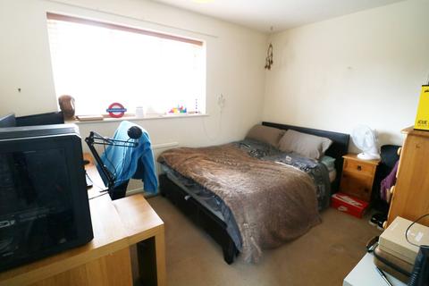 6 Bretshall Close, Shirley, Solihull, B90 4XH