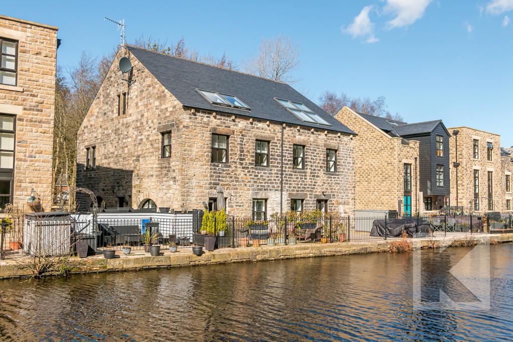 Victoria Quay, Dobcross, Saddleworth 3 bed apartment £350,000