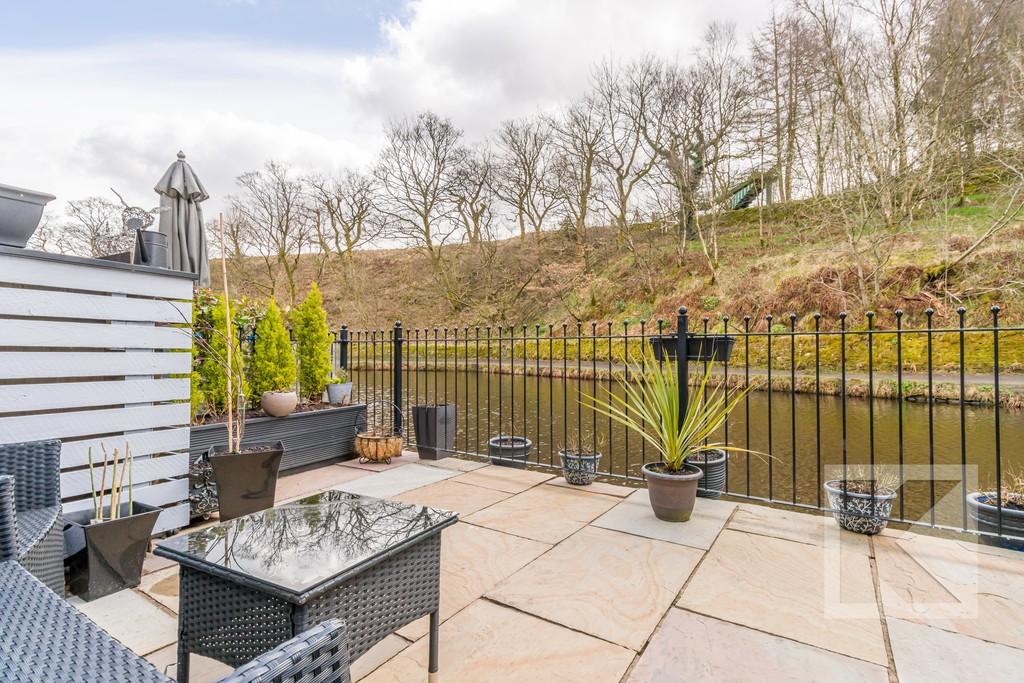 Victoria Quay, Dobcross, Saddleworth 3 bed apartment £350,000