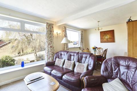 16 Primrose Avenue, Uppermill, Oldham, OL3 6DZ