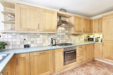 16 Primrose Avenue, Uppermill, Oldham, OL3 6DZ