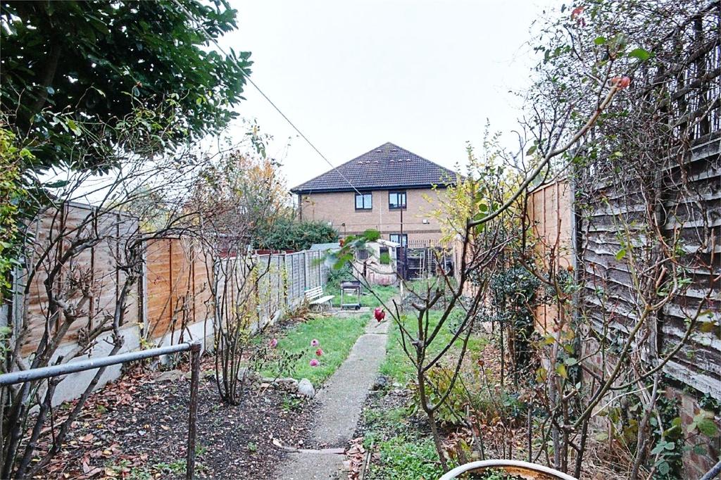 Newbury Avenue, Enfield, Greater London, EN3 3 bed terraced house £