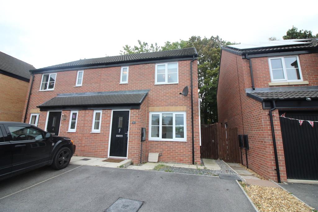 St Cuthberts Close 3 bed semidetached house £160,000