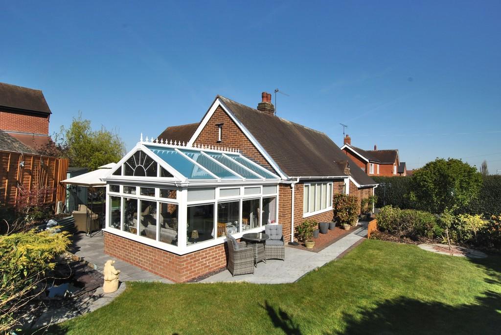 Hampton Hill, Wellington, Telford, TF1 2EP. 3 bed detached bungalow £