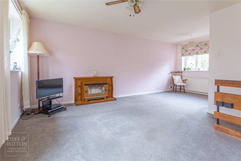 Turnlee Drive, Glossop, SK13 3 bed terraced house £185,000