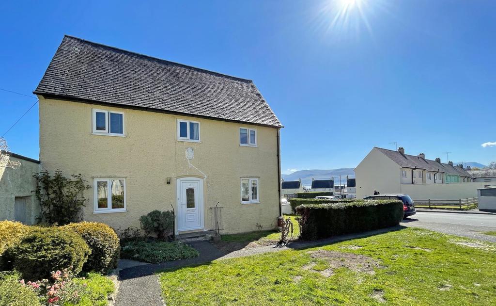 Maes Hyfryd, Beaumaris, Sir Ynys Mon... 3 bed terraced house £190,000