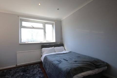 Studio to rent, Staverton Road, London, NW2