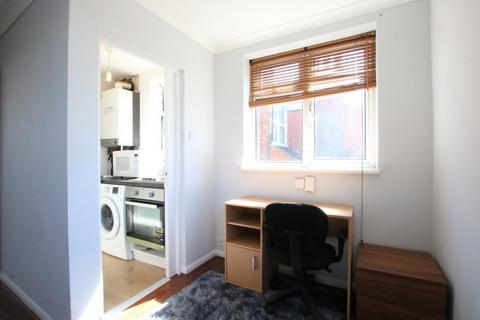 Studio to rent, Staverton Road, London, NW2