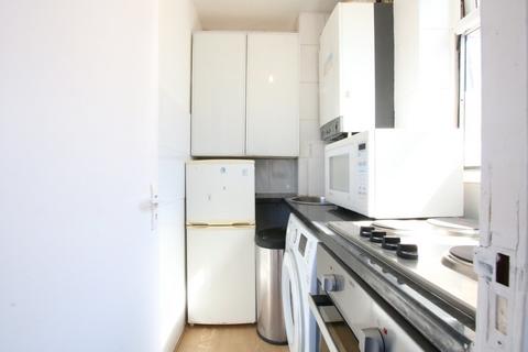 Studio to rent, Staverton Road, London, NW2