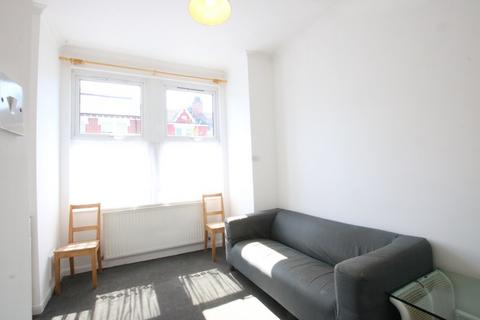 2 bedroom flat to rent, Chapter Road, Willesden, London