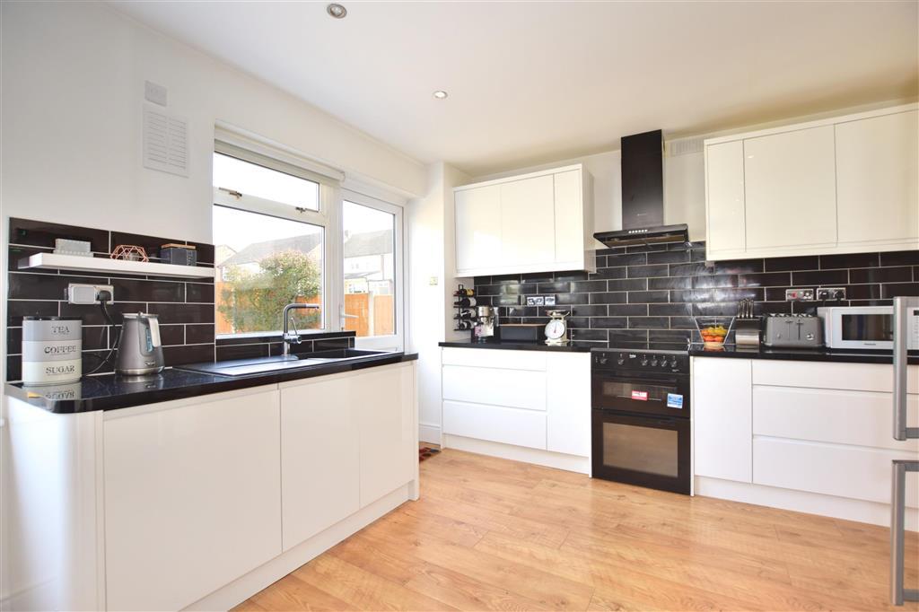 Upper Ryle, Brentwood, Essex 3 bed end of terrace house - £450,000