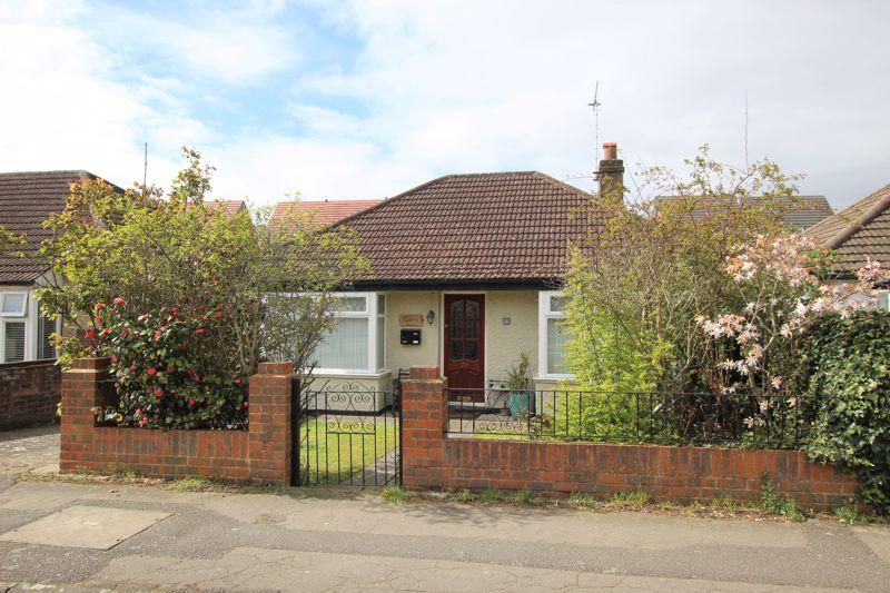 Stones Road, Epsom 2 bed detached bungalow £415,000