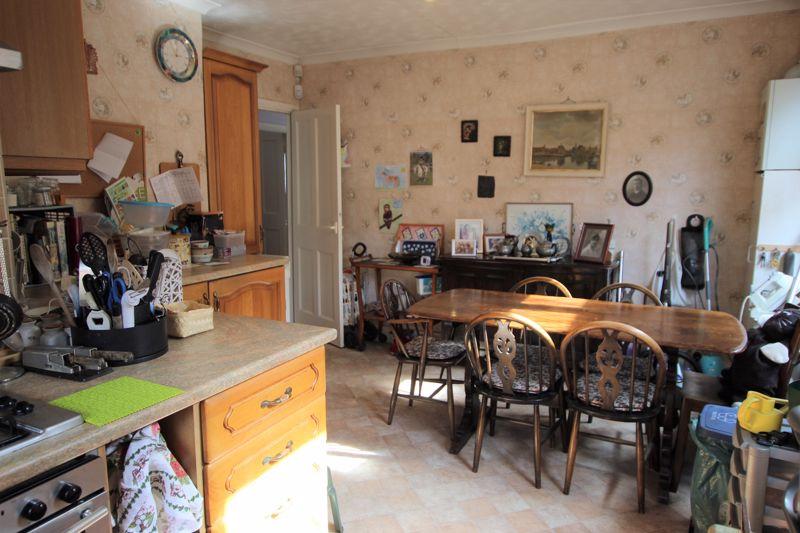 Stones Road, Epsom 2 bed detached bungalow £415,000