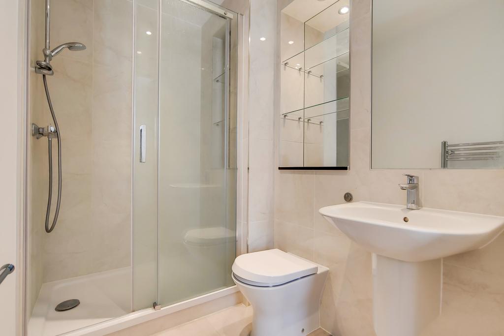 4 Main Ensuite-0-min.jpg