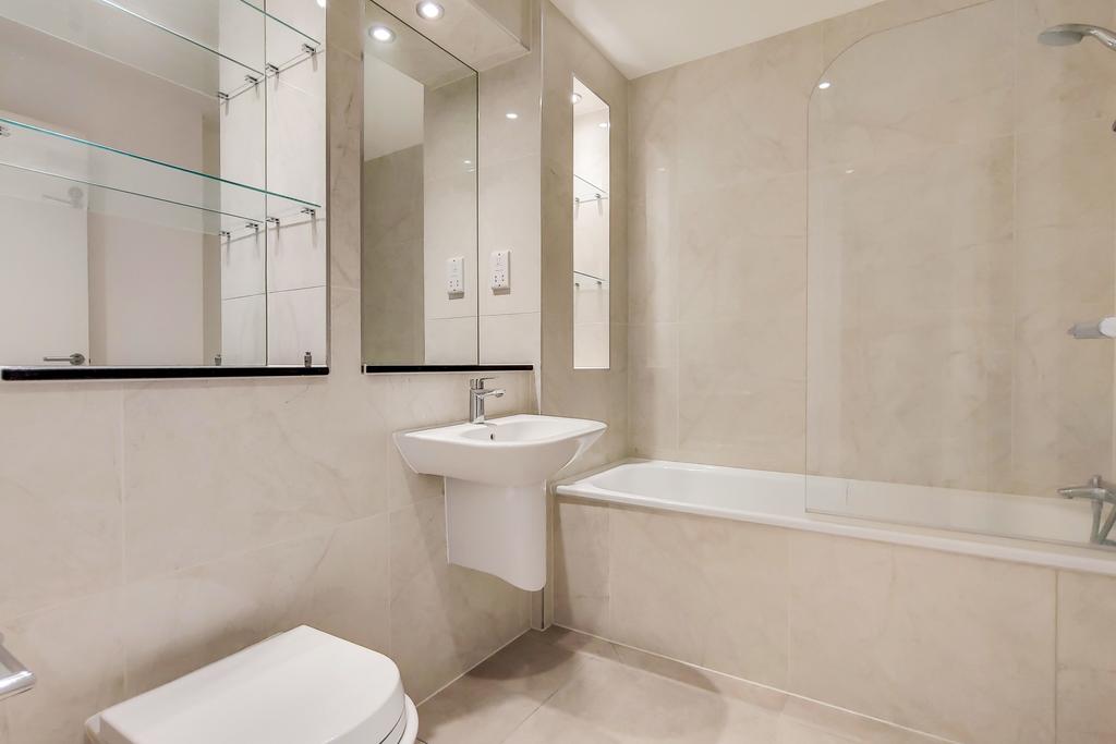 8 Bathroom-0-min.jpg