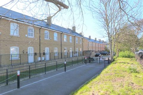 3e Government Row, Enfield, EN3 6JN