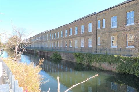 3e Government Row, Enfield, EN3 6JN