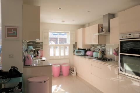 3e Government Row, Enfield, EN3 6JN