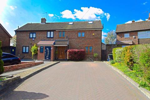 5 bedroom semi-detached house for sale - The Gladeway, Waltham Abbey