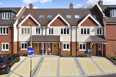 4 bedroom townhouse to rent, St. Christophers Road, Haslemere