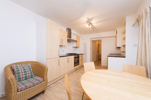 3 bedroom flat to rent, Brook Drive, London