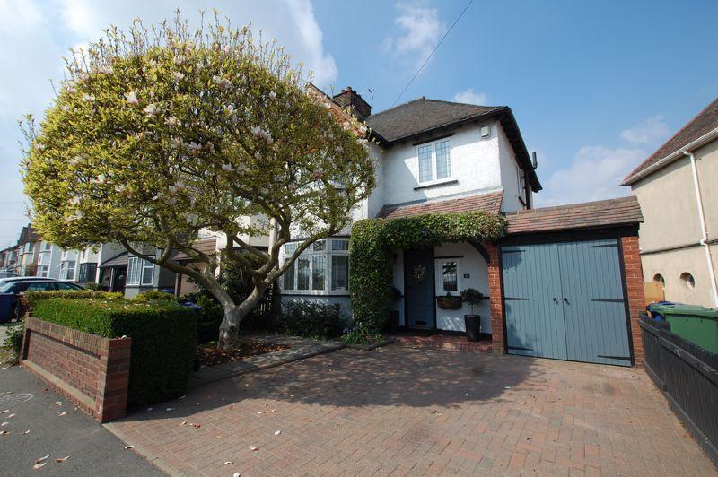 AVELEY VILLAGE 3 bed semi-detached house - £389,995