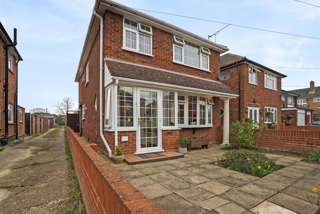 Poplar Road, Ashford 3 bed detached house £595,000