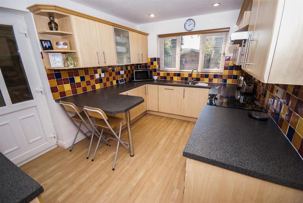 Kitchen/Breakfast Area